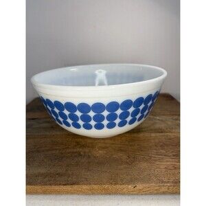 Pyrex Bowl #403 White with Blue Polka Dots 2 1/2 Quart made in USA Vintage